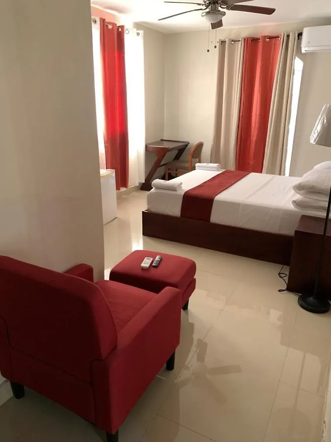 Flaming Houseand Hotel Les Cayes