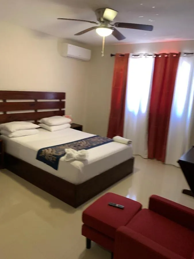 Flaming Houseand Hotel Les Cayes Αϊτή