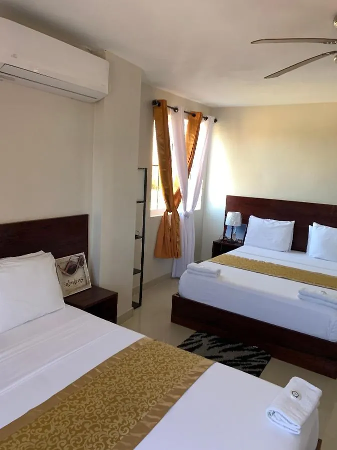 Flaming Houseand Hotel Les Cayes Αϊτή