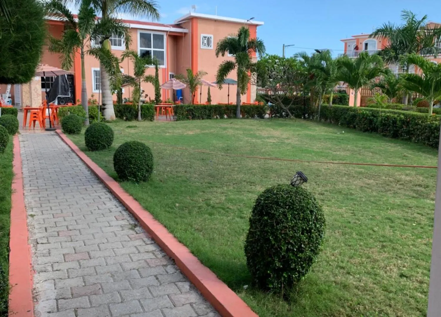 Flaming Houseand Hotel Les Cayes Αϊτή