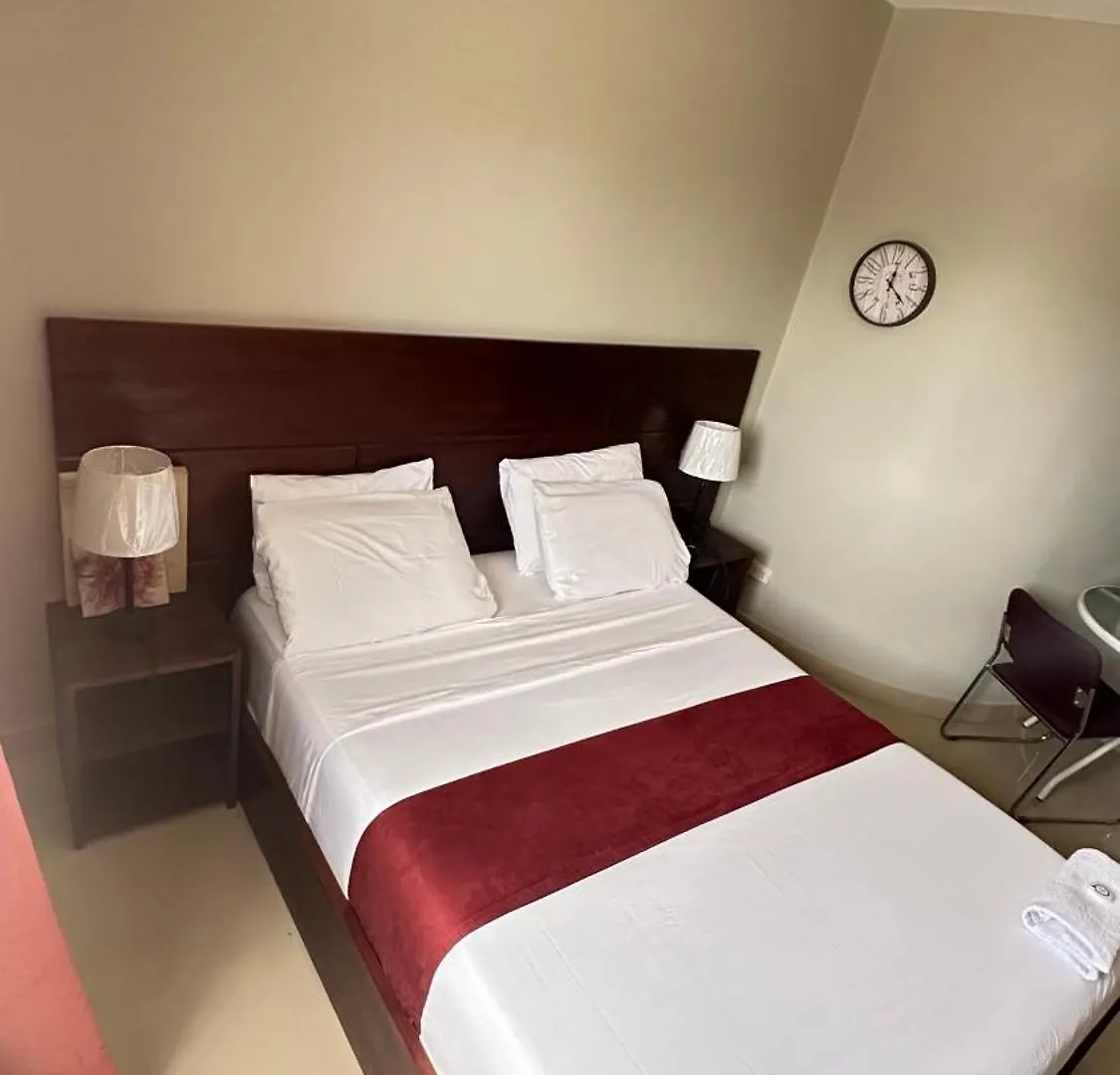 Flaming Houseand Hotel Les Cayes