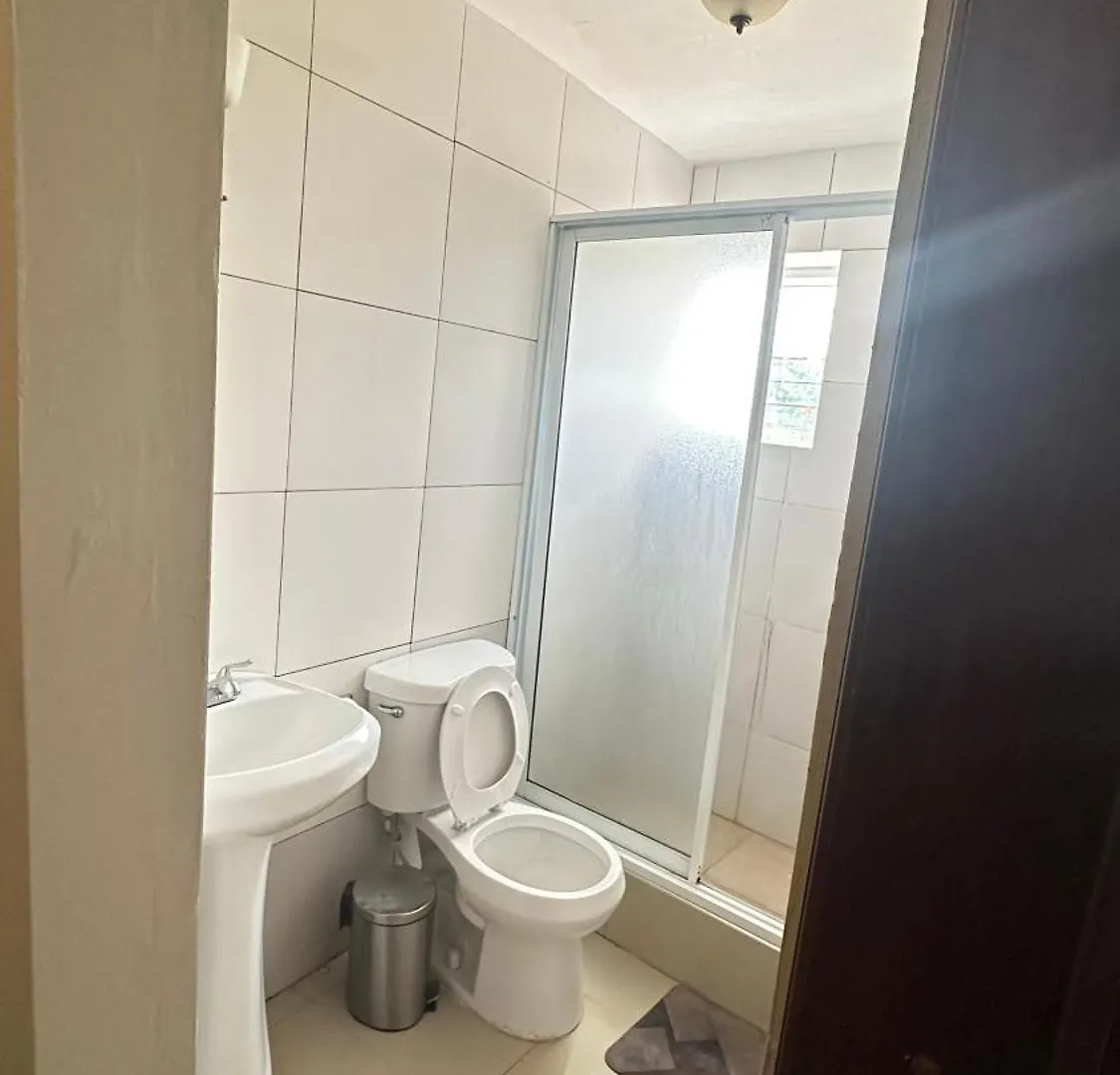 Flaming Houseand Hotel Les Cayes 0*,
