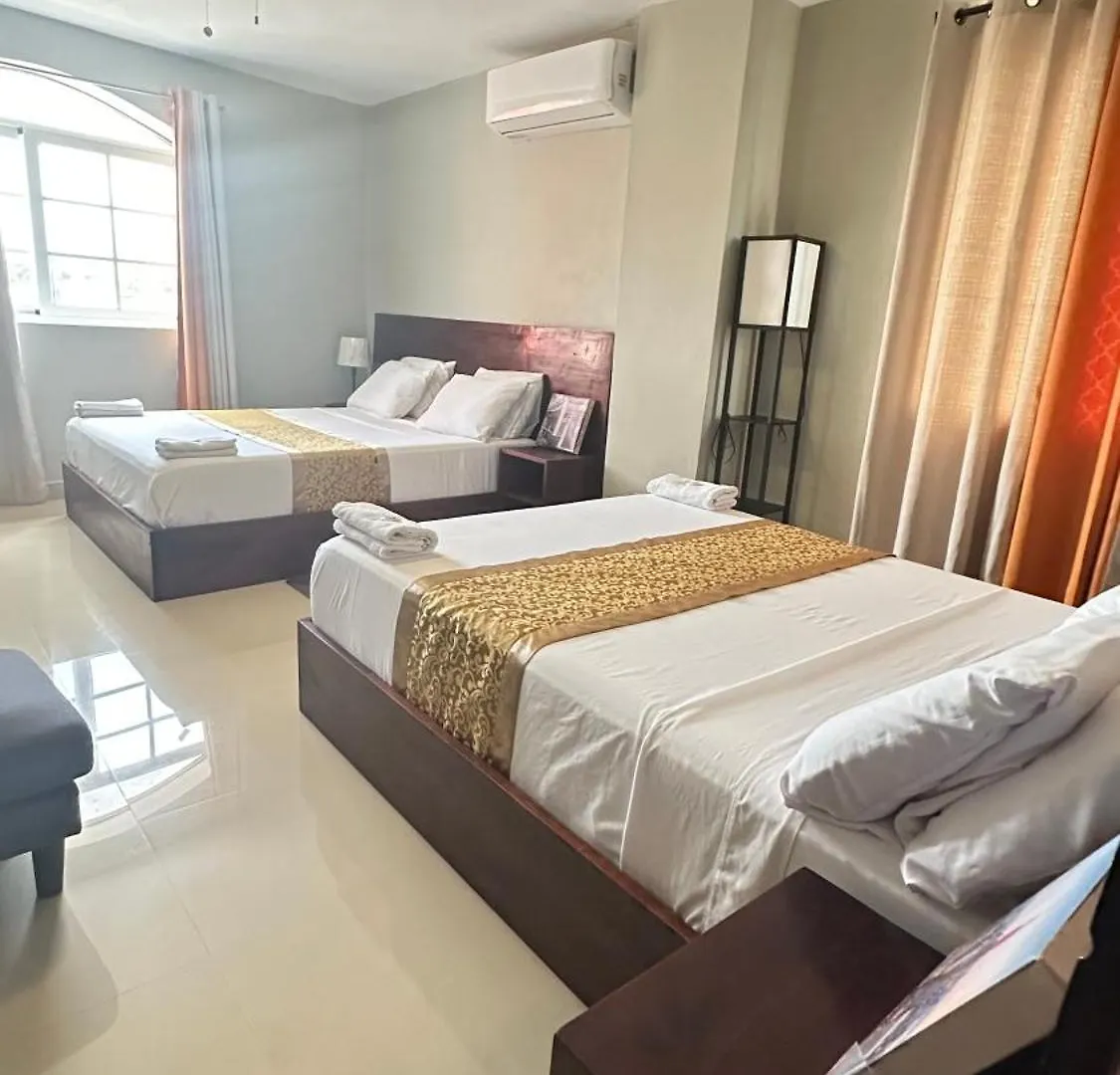 Flaming Houseand Hotel Les Cayes