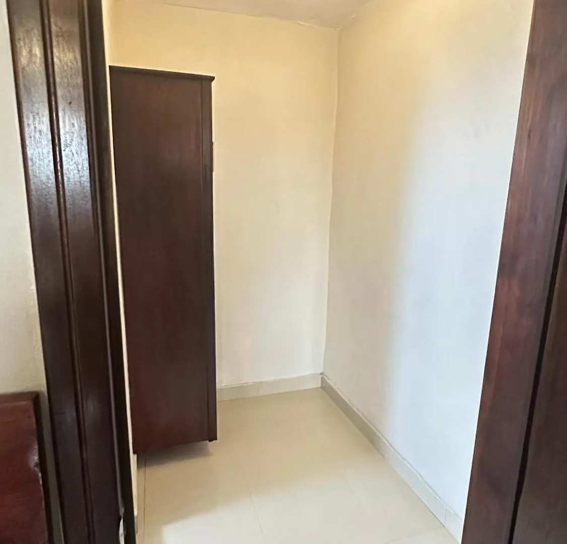 Flaming Houseand Hotel Les Cayes